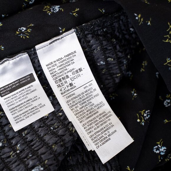 ✨ Levi's Finn Floral Puff Sleeve Blouse Short Sleeve Top Black - Picture 10 of 12